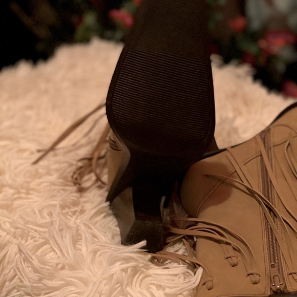 New York Transit Western Style Side Zip Boots w/Fringe Detail. - Picture 9 of 9